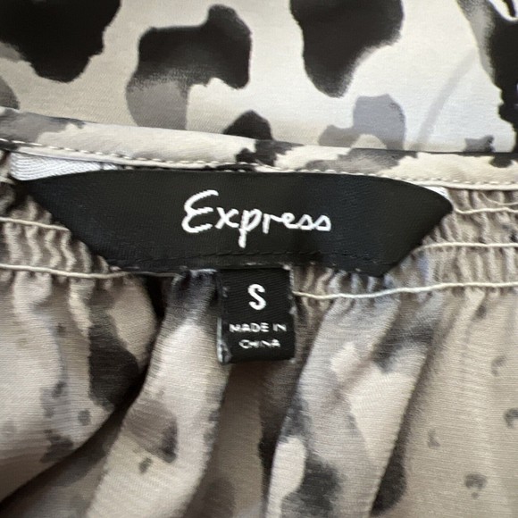 Express Shirt Womens Small White Gray Leopard Print Satin Office Career Party - Picture 7 of 9
